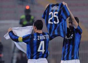 Milito-Samuel-recientemente-Zanetti-homenaje_OLEIMA20101110_0103_3