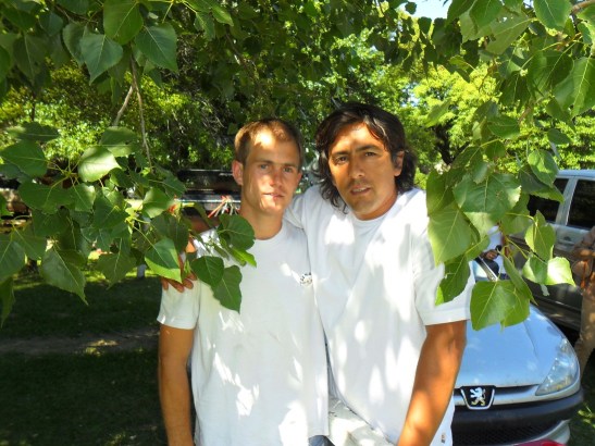 Francisco y Ariel y una foto que seguramente les haremos llegar para que pongan en algún portarretrato en el living de sus casas