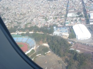 BSM alquiló un avión para recorrer los estadios de Guatemala, y sacar esta excelente foto al que creemos que es el de Comunicaciones.
