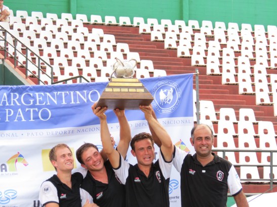 Campeones (campeones de la vida: la doble corona que vale)