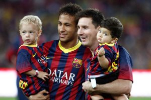 Messi y Neymar mostraron buena onda pese a la competencia.