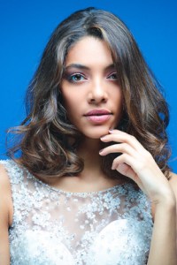 ZOÉ METTHEZ, de SUIZA Sangre local mezclada con genes dominicanos.. Candidata de ricos y de pobres